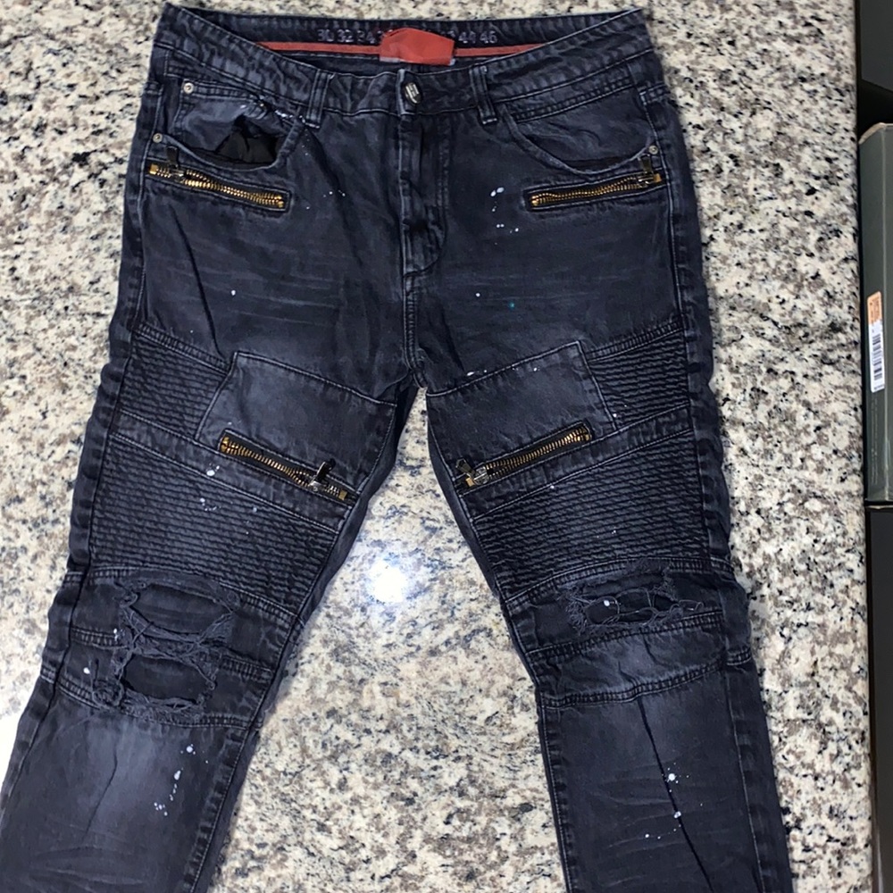 Men’s Black denim house jeans.